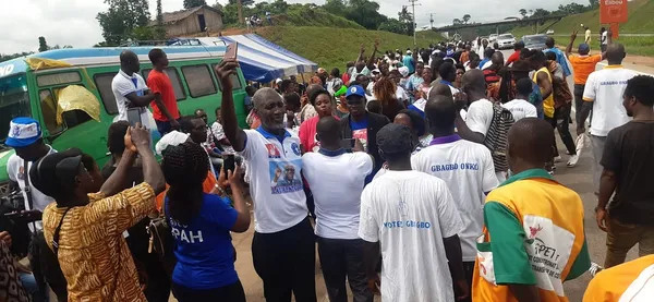 Gbagbo à Mama : l’autoroute prise d’assaut, des images