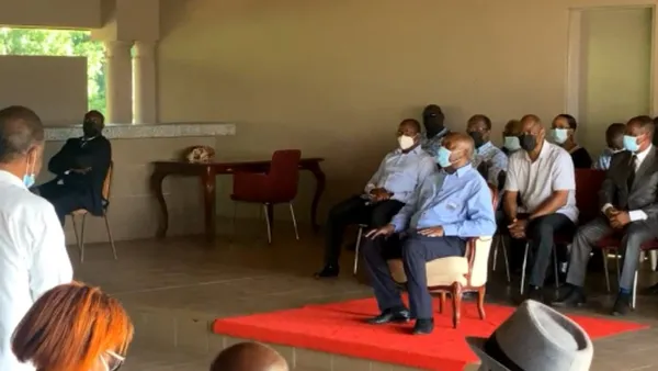 Gbagbo reçoit les chefs traditionnels à sa résidence de Mama : suivez en directe