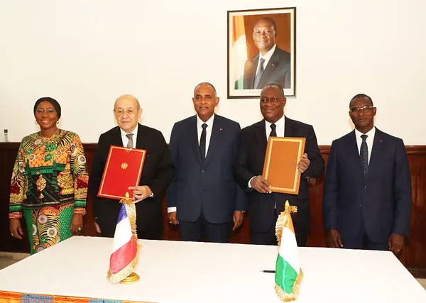 Lutte contre le terrorisme : signature de convention Côte d’Ivoire – France en présence de Jean-Yves Le Drian