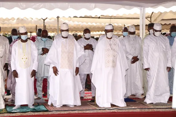 Tabaski 2021 : Ouattara prie à la Grande Mosquée de la Riviera Golf, des images