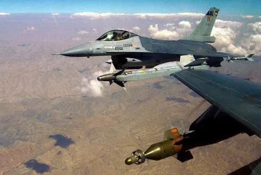 Pays-Bas : un F-16 belge s’écrase contre un bâtiment