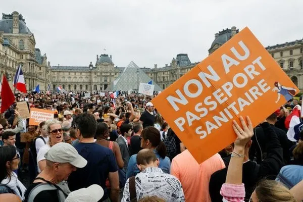 Manifestation en France contre le Pass sanitaire ce 17 juillet 2021 : « Liberté », « Macron dictateur »