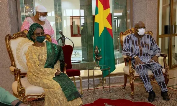 Burkina : le nouvel ambassadeur du Nigéria au Faso, Misitura présente ses lettres de créance à Roch Kaboré