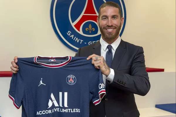 Sergio Ramos rejoint enfin le PSG pour un dernier défi à 35 ans