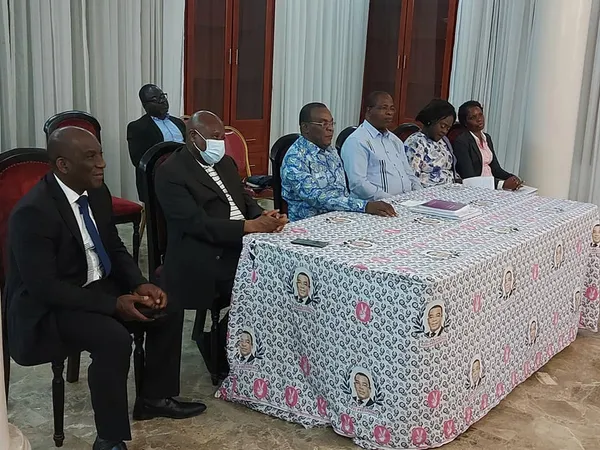 Rupture avec Gbagbo : « des agents de santé FPI apportent leur soutien à Affi et promettent remplir « l’enveloppe »