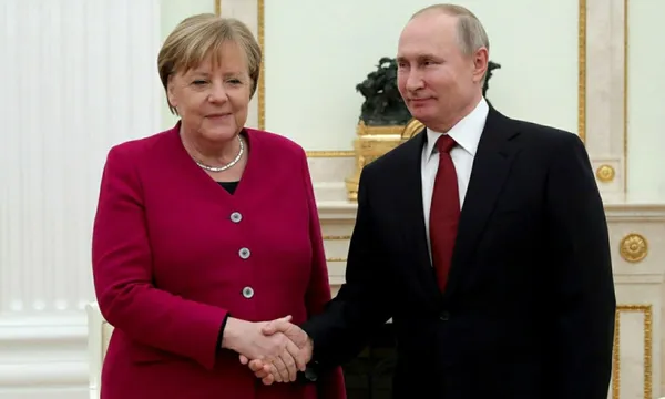 Visite d’adieu de Merkel à Vladimir Poutine