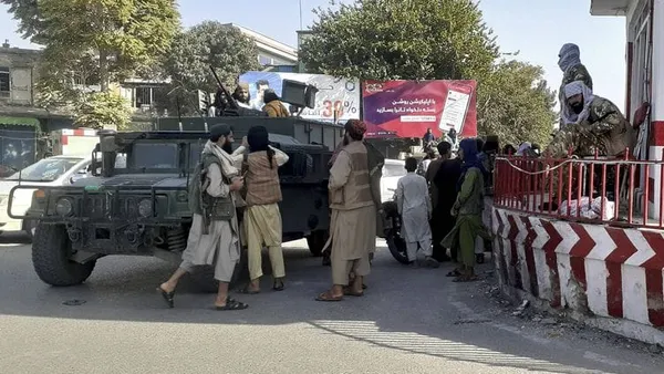 Guerre en Afghanistan: les talibans aux portes de Kaboul