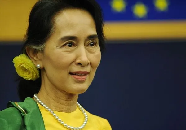 Aung San Suu Kyi : sa peine de prison réduite à deux ans