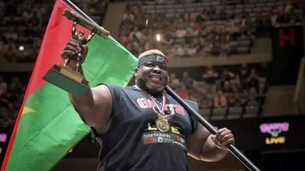 Iron Biby, l’homme le plus fort du monde, accueilli triomphal au Burkina