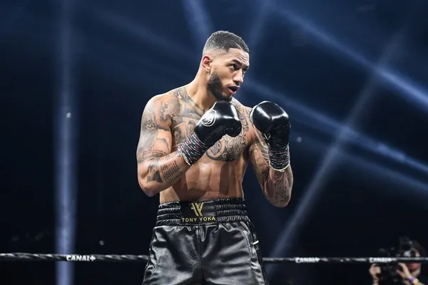 Tony Yoka conserve son titre de champion de l’UE des lourds