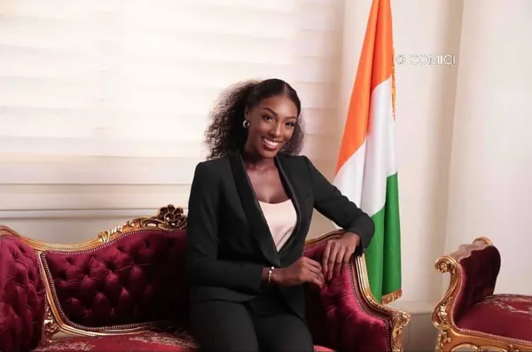 Olivia Yacé en costume violet pour remporter Miss Monde Top Model 2021