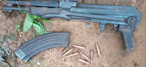 Bonon: des armes abandonnées par des braqueurs dans leur fuite saisies