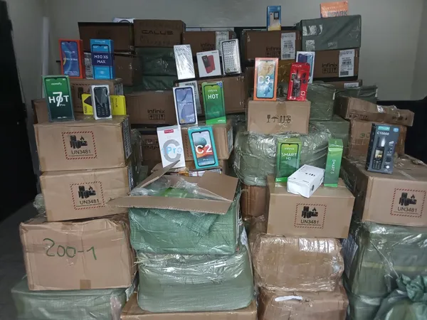 Côte d’Ivoire : 7.918 portables saisis par la douane ivoirienne, des images
