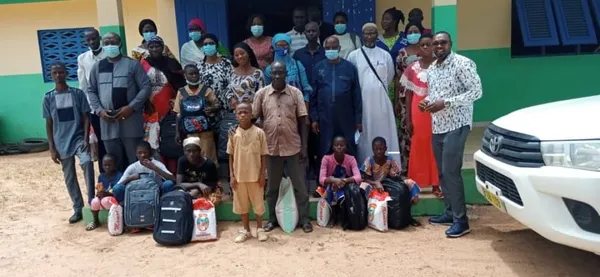Des kits scolaires à 35 enfants démunis de Korhogo
