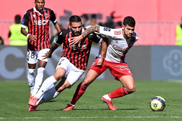 Ligue 1: Nice bat Lyon dans un match fou