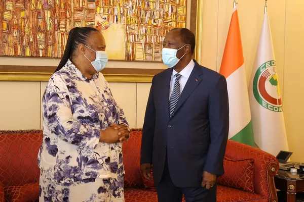 Ouattara reçoit la Ministre des Relations internationales d’Afrique du Sud Dr Naledi Mandisa: des images