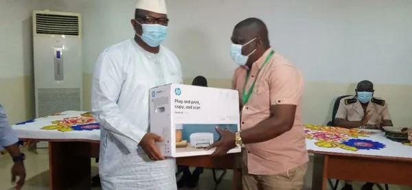 Radios de Korhogo : Amadou Coulibaly fait don de matériel informatique