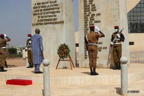 An 7 de l’insurrection populaire au Burkina : Roch Kaboré rend hommage aux martyrs des 30 et 31 octobre 2014