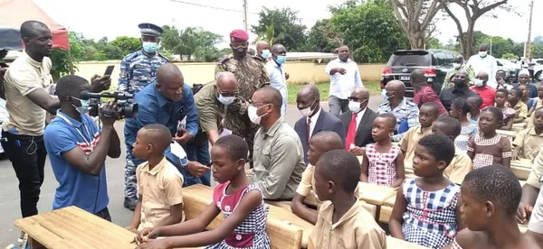 Sidi Touré offre 1 500 tables-bancs aux écoles primaires de Sakassou