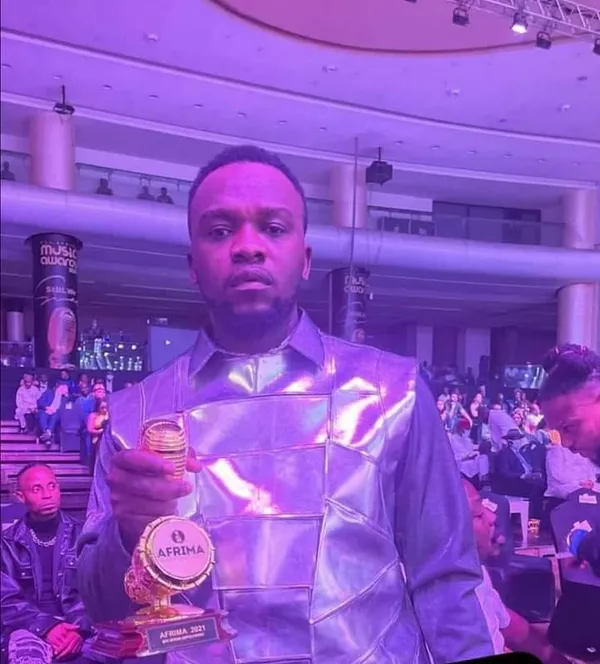 Le rappeur ivoirien Elow’n élu meilleur rappeur africain aux Afrima 2021