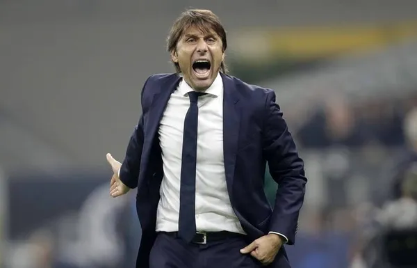 Antonio Conte nouvel entraîneur de Tottenham