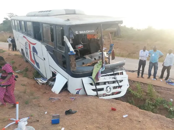 Accident de la route sur l’axe Kanawolo-Korhogo, deux cars de transports rentrés en collision : 11 blessés