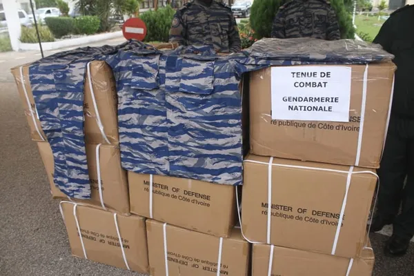 Côte d’Ivoire: remise de paquetages à l’armée
