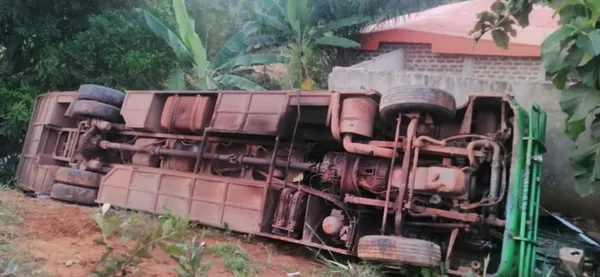 Accident à Biankouma : un car de transport finit sa course dans un ravin