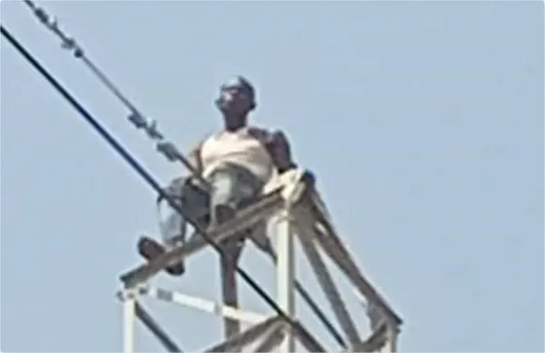 Bouaké : un homme suspendu à une ligne haute tension tente de se suicider