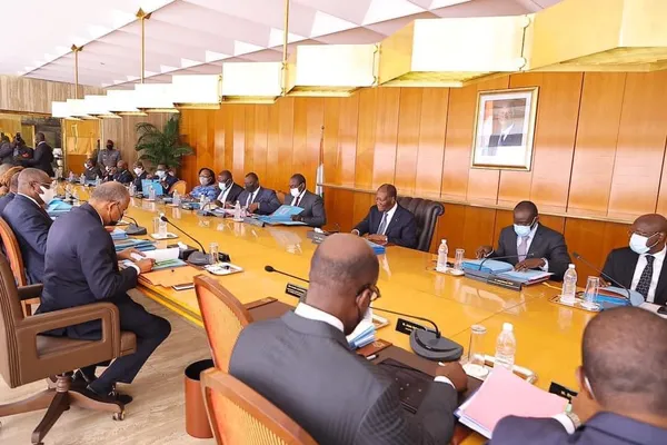 La dette de la Côte d’Ivoire estimée à 17 676 milliards de Fcfa: la société civile préoccupée