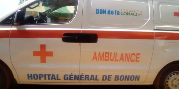 Hôpital de Bonon : le conseil municipal remet une ambulance