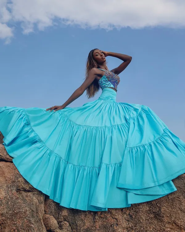Olivia Yacé dans une élégante robe bleue
