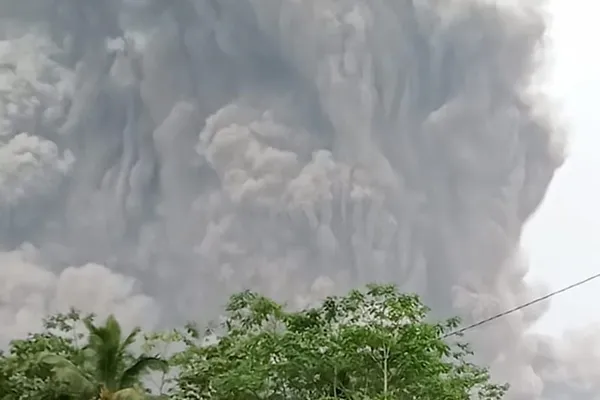Indonésie : l’éruption du volcan Semeru fait un mort et 40 blessés