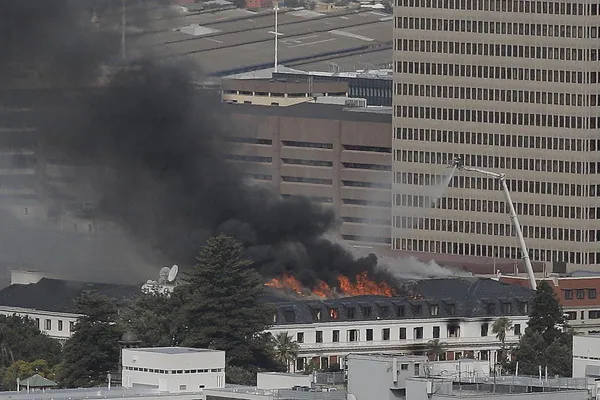 Afrique du Sud: reprise de l’incendie au Parlement ce 3 janvier 2022