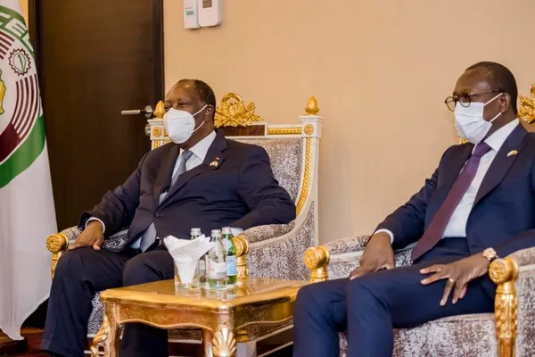 Sommets CEDEAO / UEMOA sur le Mali: rentré à Abidjan Ouattara fait le point des sanctions