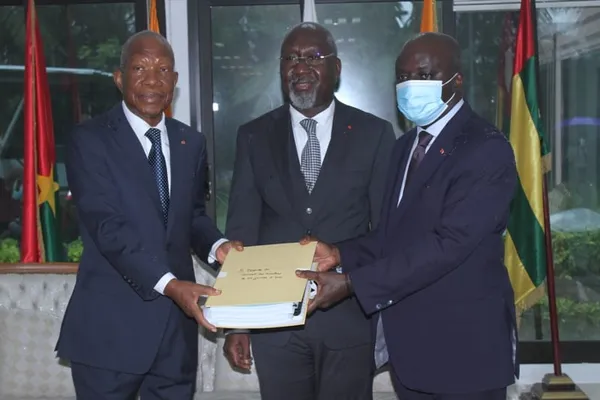 Amon Tanoh investi secrétaire exécutif du Conseil de l’Entente: des images