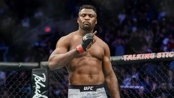 MMA: le Camerounais Francis Ngannou bat Ciryl Gane et conserve son titre de champion du monde UFC