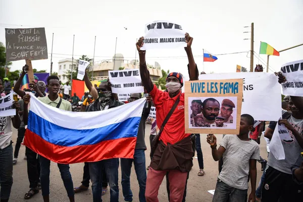 Situation en Afrique de l’Ouest : les coupables sont trouvés, les Russes et les panafricains qui vivent en Europe