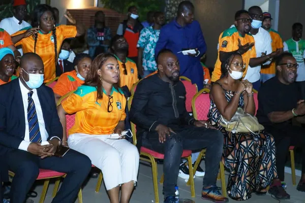 Côte d’Ivoire vs Guinée-Équatoriale, quand la ministre Nassénéba Touré et Siro vibrent pour les Éléphants : des images