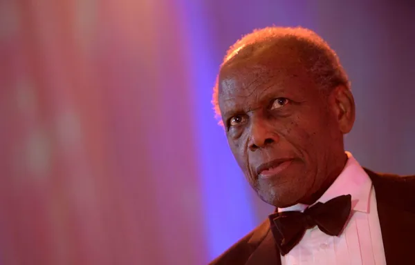 Décès de Sidney Poitier: le 1er comédien noir à avoir remporté l’Oscar du meilleur acteur est mort ce 7 janvier 2022