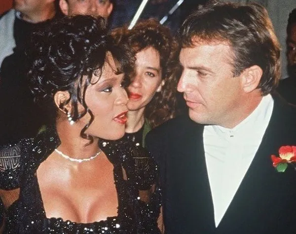 Whitney Houston a vécu une histoire d’amour avec l’américain Kevin Costner