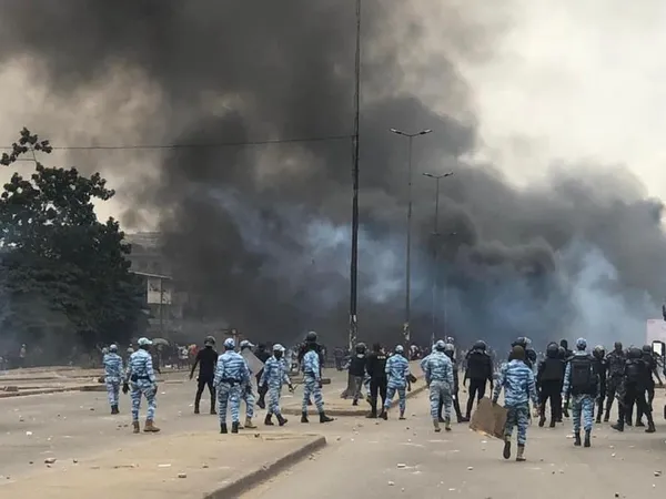Abobo Anador: Les ferrailleurs se révoltent contre les policiers et le Maire Kandia Camara