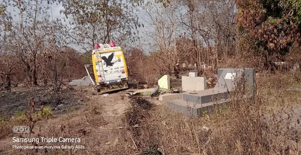 Accident sur l’axe Tiébissou-Bouaké : un car finit sa course dans le cimetière de Yaakro