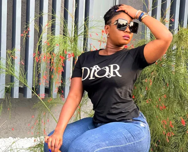 Carmen Sama : la veuve de DJ Arafat s’offre un bijou de fortune et se fait lyncher sur la toile