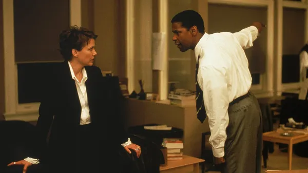 Denzel Washington et Annette Bening dans "Couvre-feu"