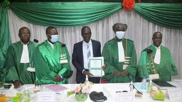 Côte d’Ivoire : un imam décroche son doctorat en présence d’Aké N’Gbo