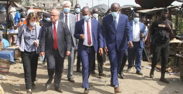 L’ambassadeur de France au marché de gros et demi-gros de Yopougon