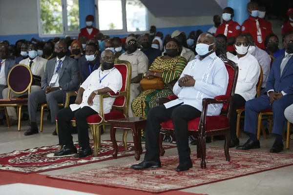 Laurent Gbagbo tacle les témoins de la CPI depuis Yopougon: « regardez moi ça ! »
