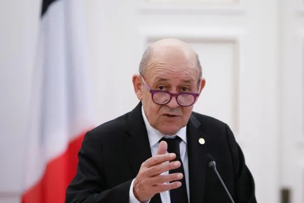 Poutine est un « semeur de guerre » selon Jean-Yves Le Drian