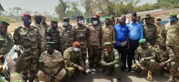 Situation sécuritaire Côte d’Ivoire : Des militaires guinéens et ivoiriens se rencontrent à Gbapleu